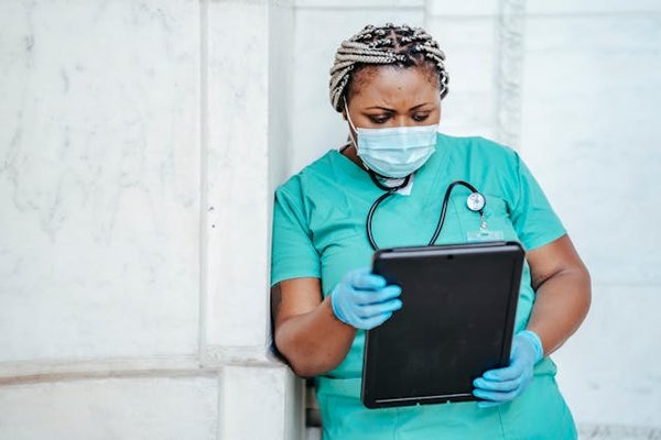 Gants en nitrile : protection optimale au travail